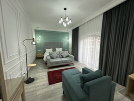 Executive Double Room | Egyptian cotton sheets, premium bedding, Select Comfort beds, minibar