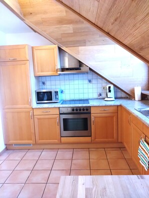 冰箱、微波炉、烤箱、炉灶