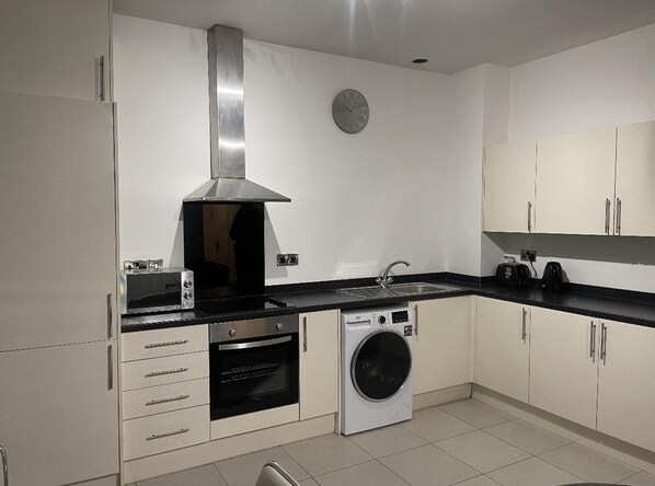 Lägenhet | Eget kök | Kylskåp, mikrovågsugn, ugn och spishäll