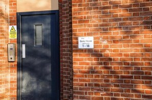 Apartment | Exterior detail - Modern 2 Bed Apartment in Salford (Salford)