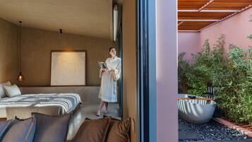 Premium Loft Suite | Premium bedding, minibar (free items), WiFi (free), bed sheets