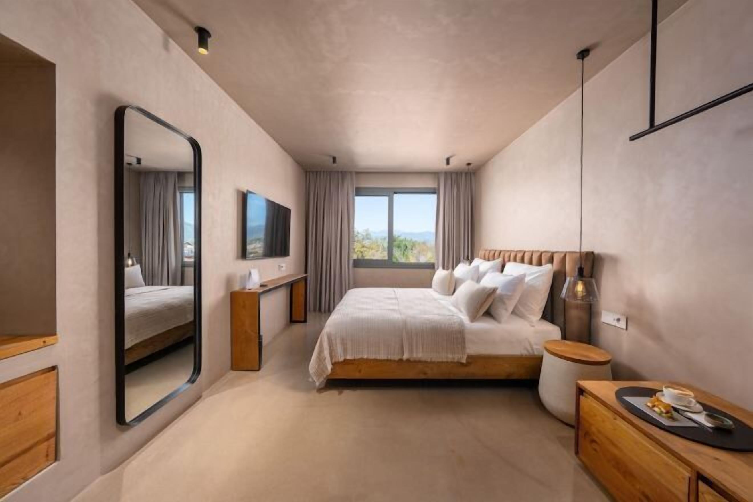 Ropa de cama de alta calidad y minibar con artículos gratuitos 