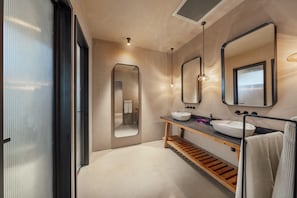 Classic Room | Bathroom