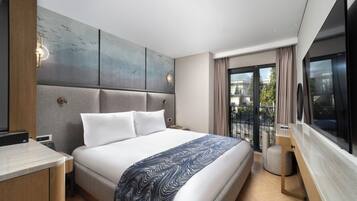 Comfort kamer | Luxe beddengoed, een minibar, een kluis op de kamer, een laptopwerkplek