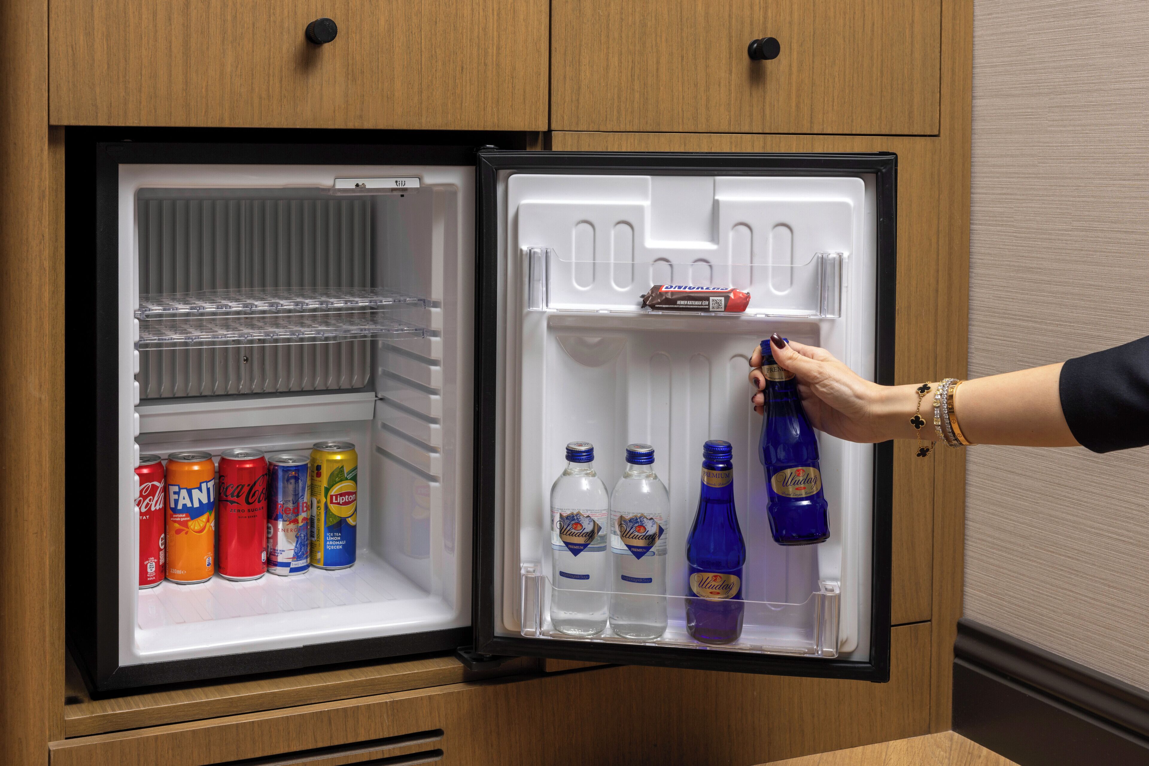 Ropa de cama de alta calidad y minibar 