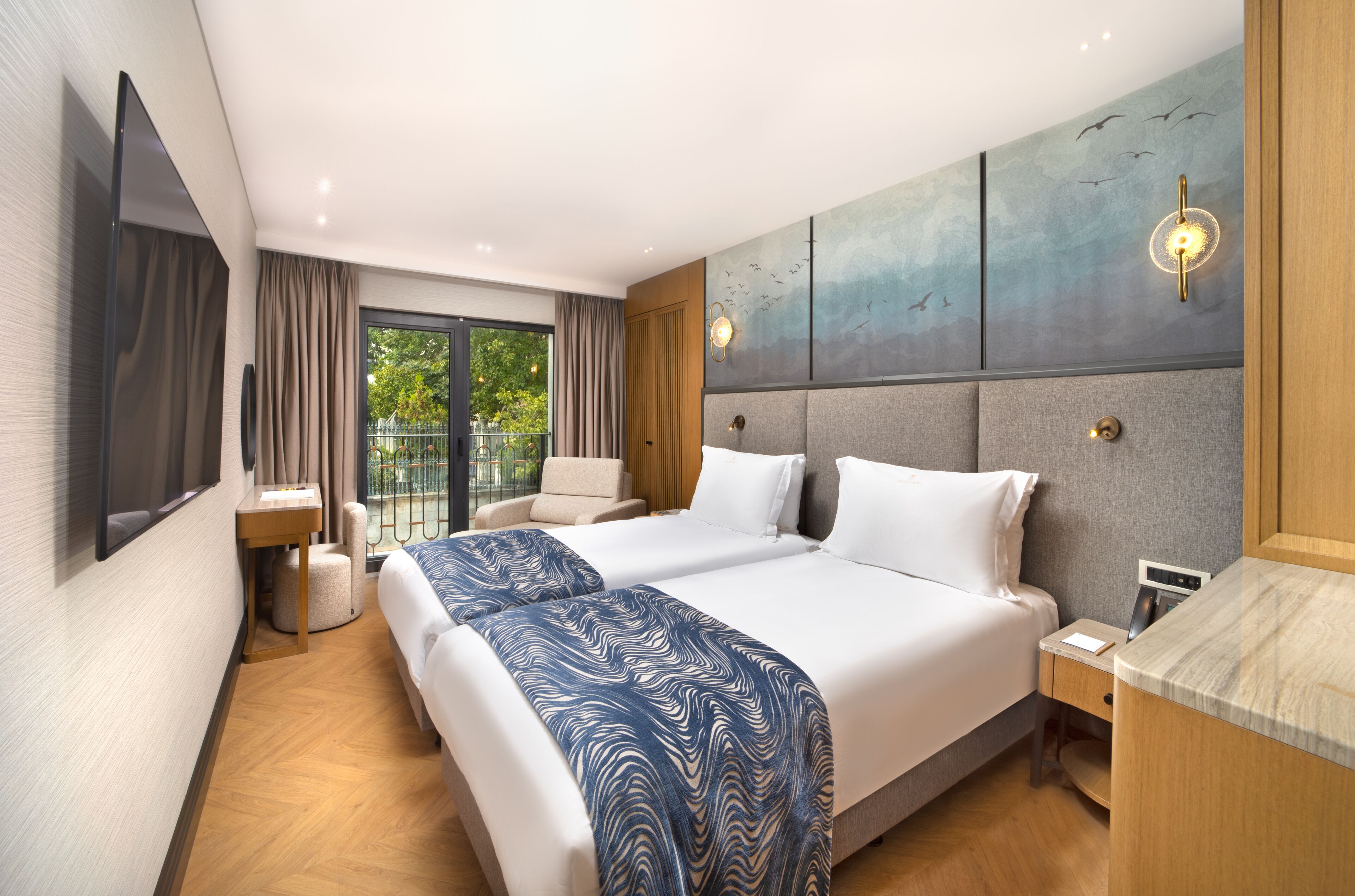 デラックス ルーム | 高級寝具、ミニバー、セーフティボックス (室内)、ノートパソコン用作業スペース