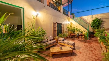 Family Room | Terrace/patio