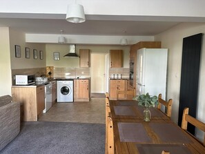 Apartment | Private kitchen - Lovely 2-bed Apartment in Stroud (Stroud)