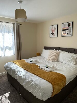 Apartemen | 2 kamar tidur, setrika/meja setrika, Wi-Fi gratis, dan seprai linen