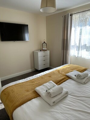 Apartemen | 2 kamar tidur, setrika/meja setrika, Wi-Fi gratis, dan seprai linen