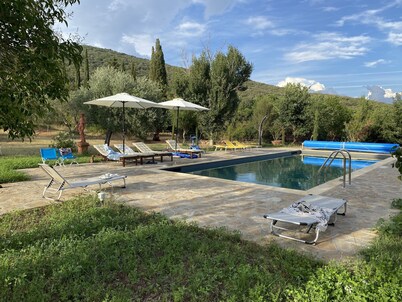 Südliche Toskana Modernes Ferienhaus in Alleinlage, Pool, 25km Meer, Haustiere