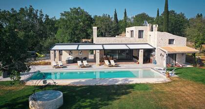 Villa Stratos Corfu-New stone modern Villa with private pool and hot tub.