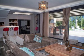 スマートテレビ、暖炉、プリンター