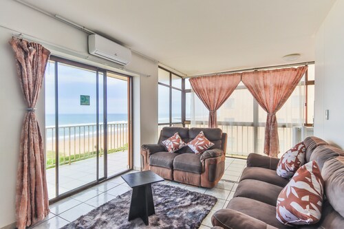 504 Amazibu Holiday ,  a minute's walk to a beautiful beach