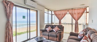 504 Amazibu Holiday ,  a minute's walk to a beautiful beach