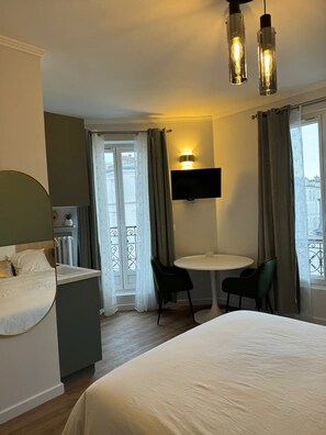 1 bedroom, iron/ironing board, WiFi, bed sheets - Studio de Charme Parisien (Levallois-Perret)