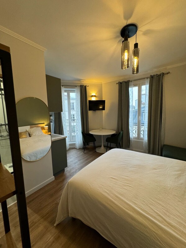 1 bedroom, iron/ironing board, WiFi, bed sheets - Studio de Charme Parisien (Levallois-Perret)