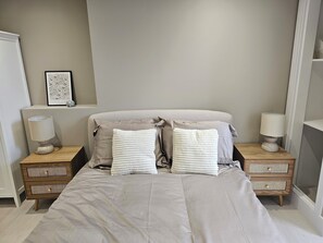 4 bedrooms, iron/ironing board, free WiFi, bed sheets