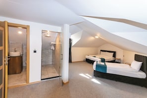 Egyptian cotton sheets, premium bedding, minibar, desk - New Garden Airport Hotel İstanbul (Arnavutköy)
