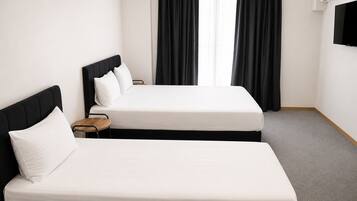 Deluxe Triple Room | Egyptian cotton sheets, premium bedding, minibar, desk