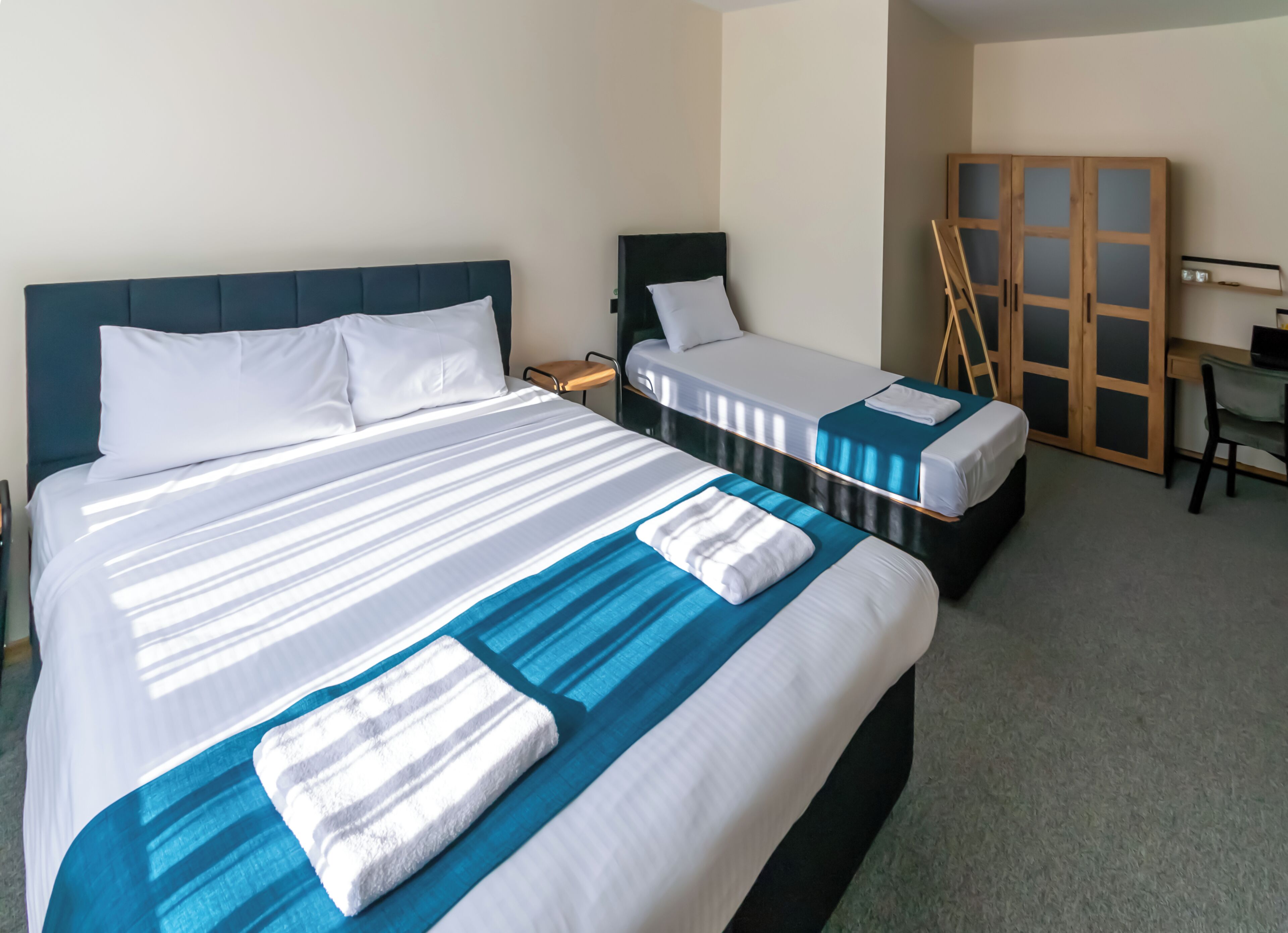 Egyptian cotton sheets, premium bedding, minibar, desk