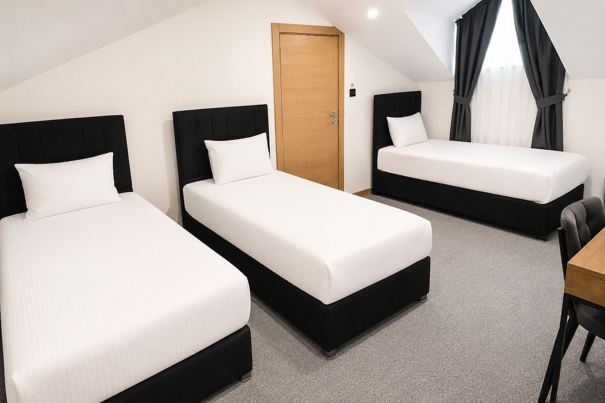Suite Deluxe | Sábanas de algodón egipcio, ropa de cama de alta calidad, minibar