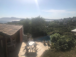 屋外ダイニングエリア