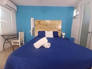 1 chambre, bureau, fer et planche à repasser, accès au Wi-Fi (inclus)