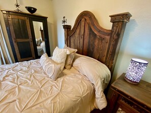 4 bedrooms, free WiFi - Incredible Mountain Views! Entertainment Deck, Outdoor FP~3 Minutes 2 Frio! (Concan)