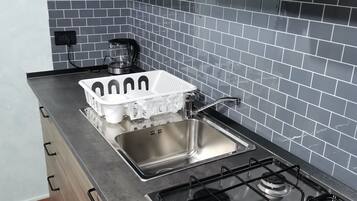 KĂŒhlschrank, Mikrowelle, Ofen, Herdplatte