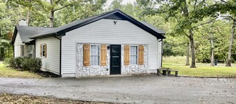 Vibrant 4BR Split-Level Home Near PTI Airport