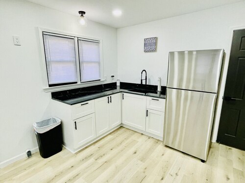 Vibrant 4BR Split-Level Home Near PTI Airport