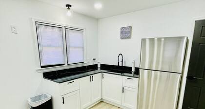 Vibrant 4BR Split-Level Home Near PTI Airport