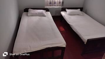 3 chambres, fer et planche à repasser, draps fournis