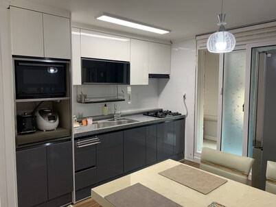 Miranda House 402 번화가에 위치한 조용하고 편안한 집
단기 업무출장 또는 전주를 즐기기에 적합한 곳!
한옥마을, 혁신도시 10분
