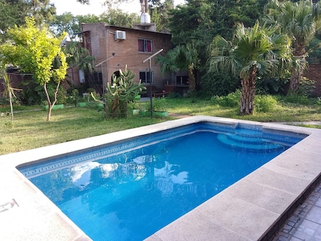 Pool. CASA MARINA AIRPORT EZEIZA H4 10-15 minutes to Airport