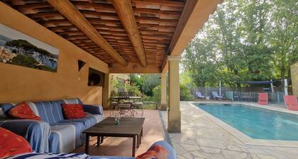 Maison Provençale Avec Jardin et Terrasses sur Terrain Privatif