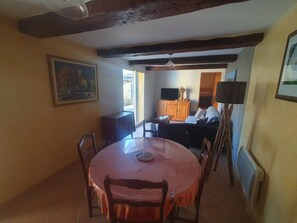 Dining - Maison Provençale Avec Jardin et Terrasses sur Terrain Privatif (Bras)