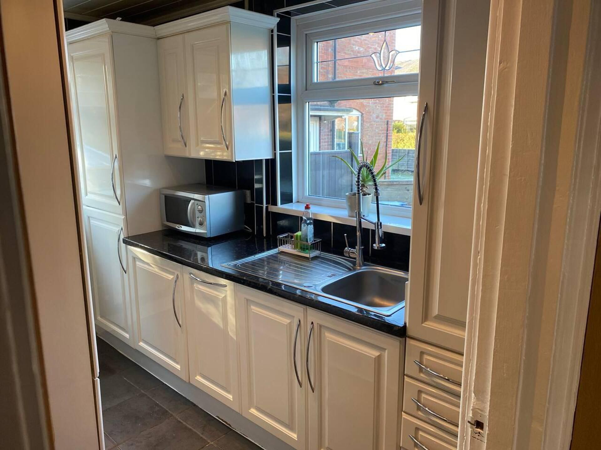 House | Private kitchen | Fridge, microwave, oven, stovetop