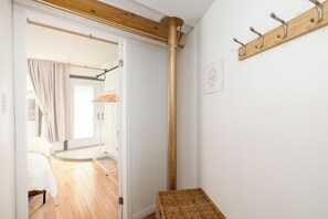 3 室のベッドルーム、アイロン / アイロン台、WiFi (無料)、ベッドシーツ