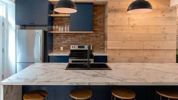 Fridge, microwave, oven, stovetop