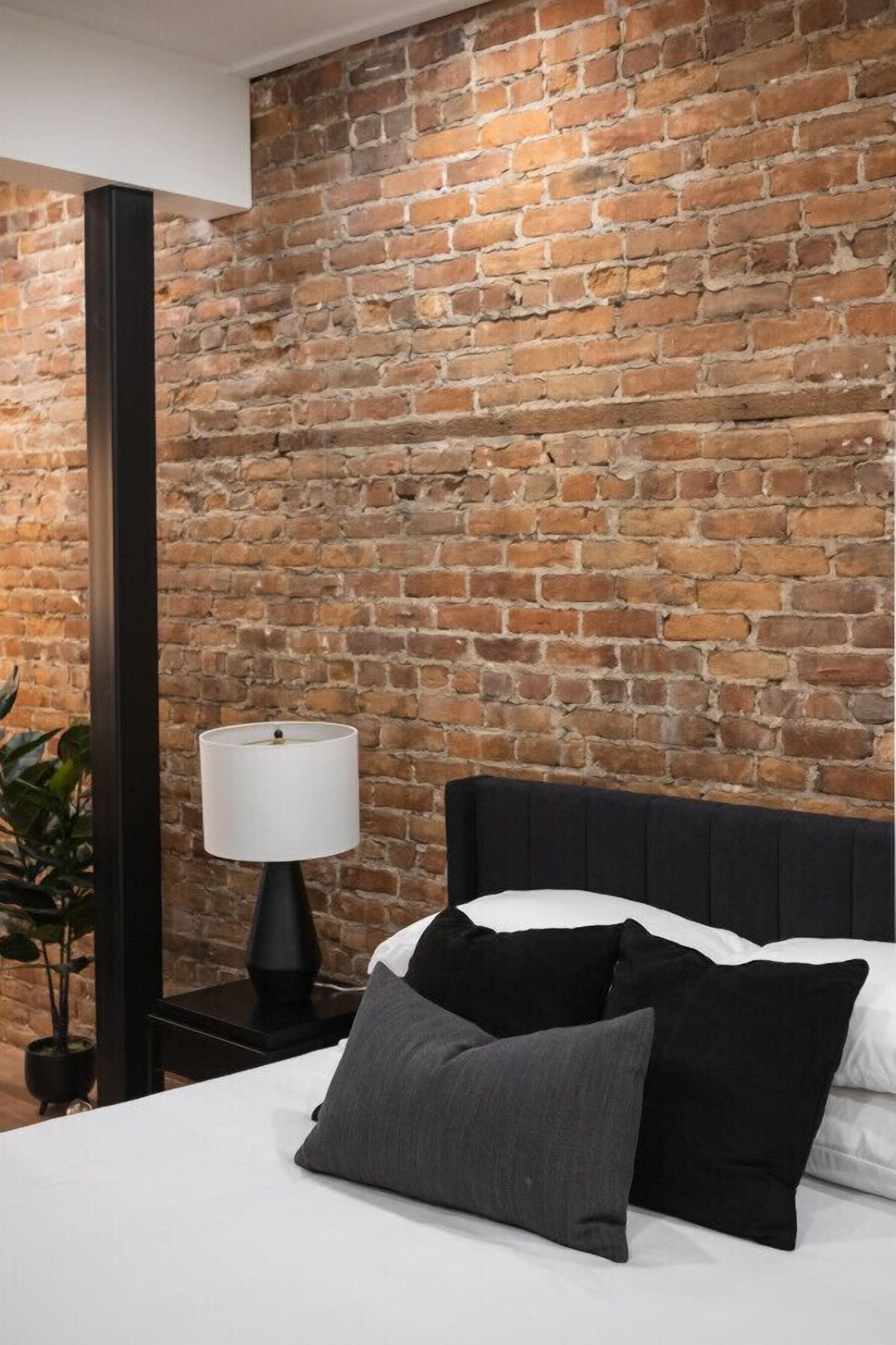 7 bedrooms, iron/ironing board, free WiFi, bed sheets