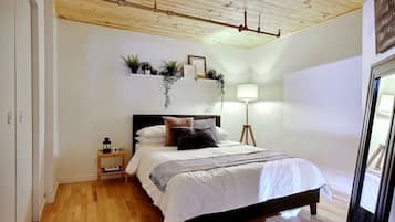 5 bedrooms, iron/ironing board, free WiFi, bed sheets