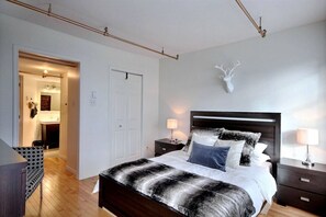 Unclassified image, 3 of 27, button - Deluxe Estate // Two in One  Downtown Québec City (Québec)