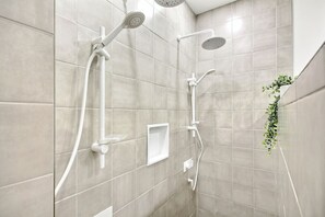 Een douche, een haardroger