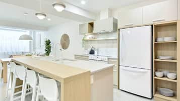 Kühlschrank, Mikrowelle, Ofen, Herdplatte