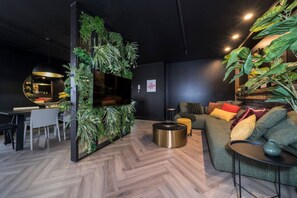 Smart TV - Heaven's Garden / / Luxury penthouse downtown (Québec)