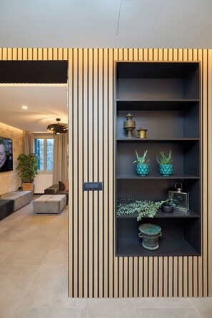 Unclassified image, 5 of 63, button