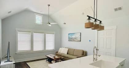 Southern Escape in Mt. Pleasant, SC – Close to Beaches & Historic Charleston!