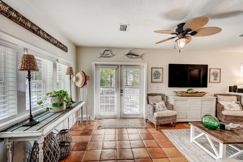 Beach Lovers’ Pick: Ground-Floor 3-Bedroom, Patio & Pets